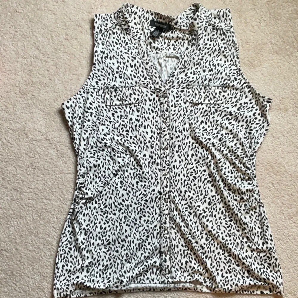 White House Black Market Sleeveless Blouse - Picture 2 of 7